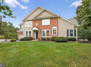 30 Farmview Ln, Lititz, PA 17543