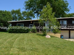 5798 Parkview Rd, Sun Prairie, WI 53590