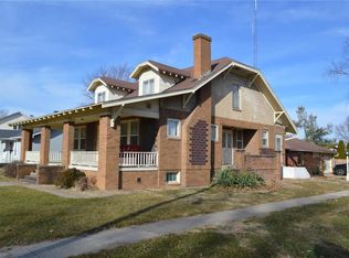 702 Locust St, Carrollton, IL 62016