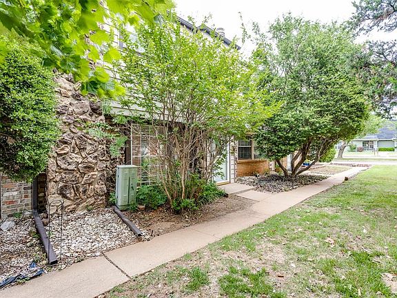 3rd image of 3321 Rock Creek Way