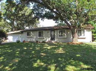 9109 Bellvue Dr, Plattsmouth, NE 68048