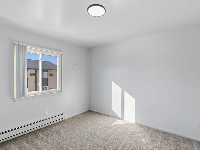 Hubbard Apartments — Photo 19
