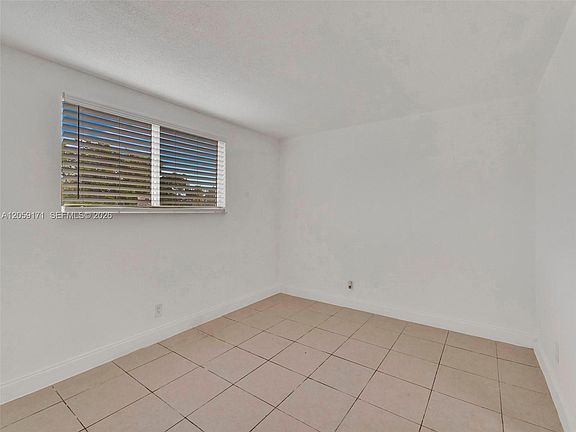 3rd image of 14190 W Dixie Hwy #1