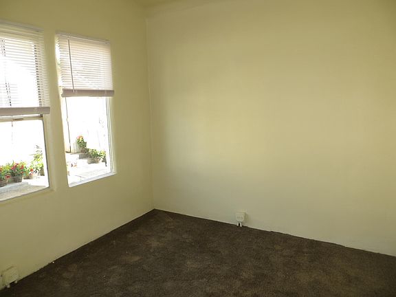 3rd image of 344 N Ventura Ave