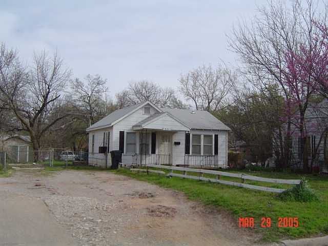 1st image of 721 SW 32nd St