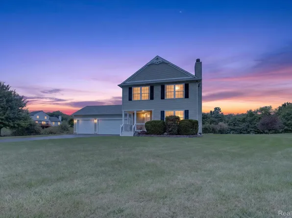 12443 Peabody Dr, Fenton, MI 48430