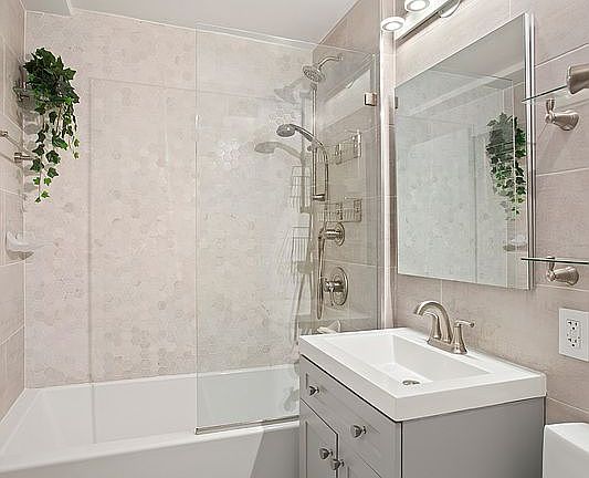 5th image of 415 E 52nd St APT 2DA