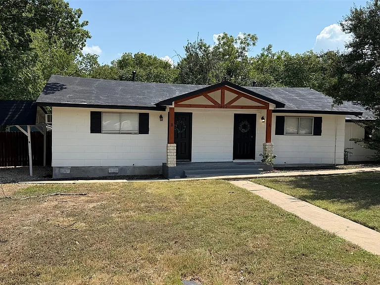 1802 E University Ave #A — Photo 1