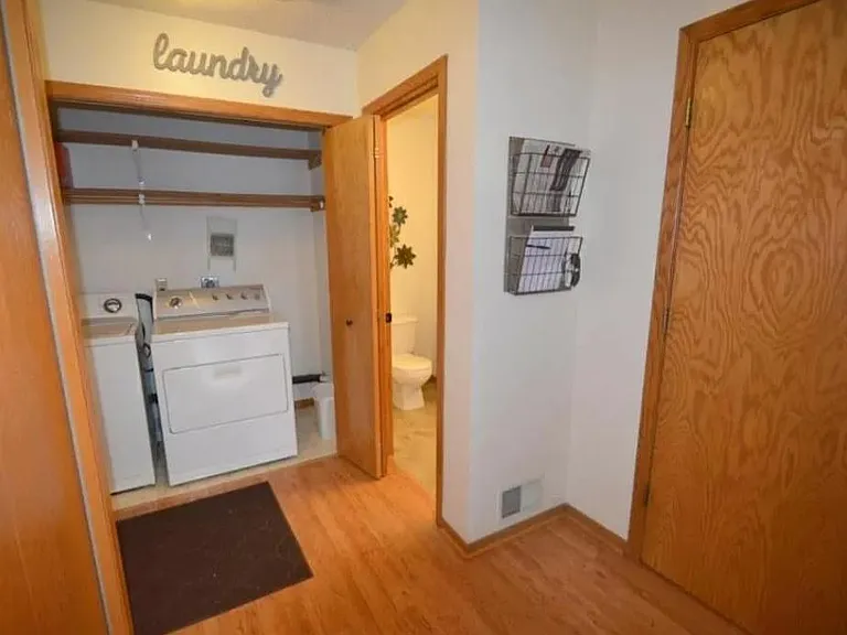 1055 S Fillmore Cir NE — Photo 23