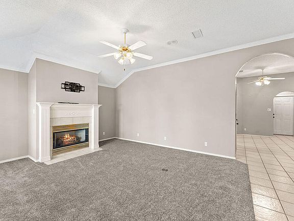 2nd image of 54 Lafayette Pl