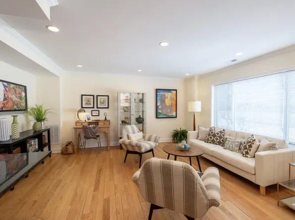 128 Independence Dr, Chestnut Hill, MA 02467