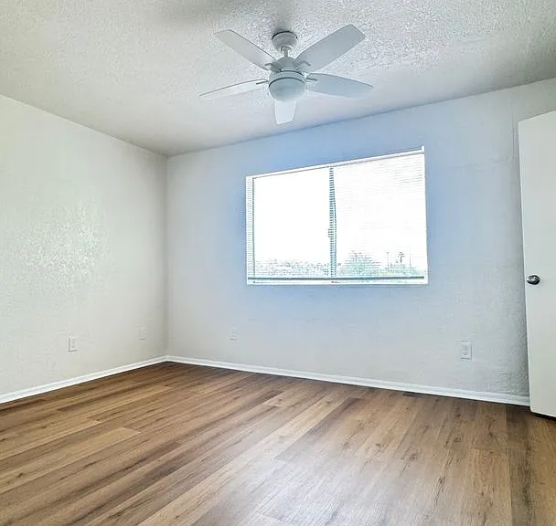 North Central (Stone and Prince), 2 story apartment complex with a/c! — Photo 24