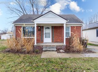 9712 Cherokee St, Taylor, MI 48180