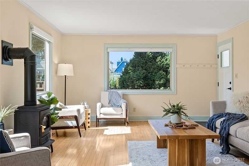 4th image of 2208 Jaeger Street