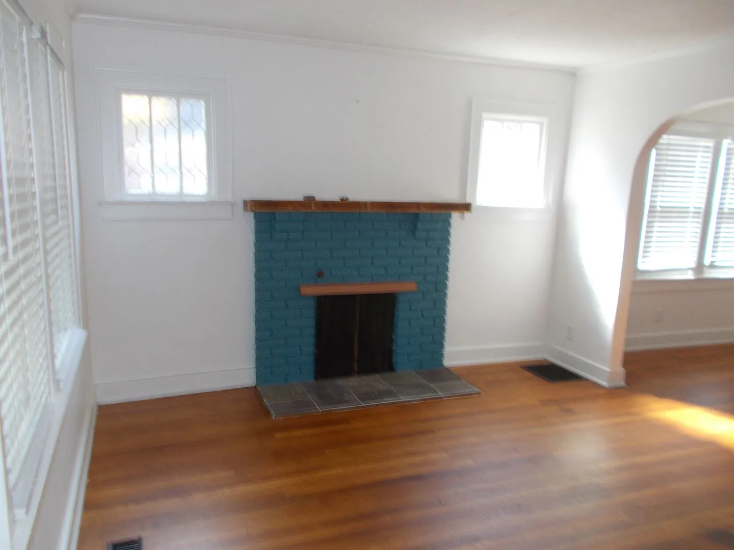 Charming 2-Bedroom Bungalow with Detached Garage & Beautifully Landscaped Yard! — Photo 4