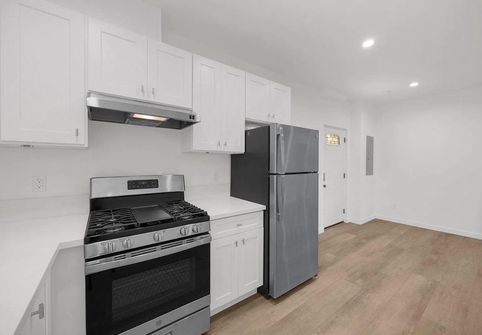 3 bed, 3.0 bath, $4,800 — Photo 4