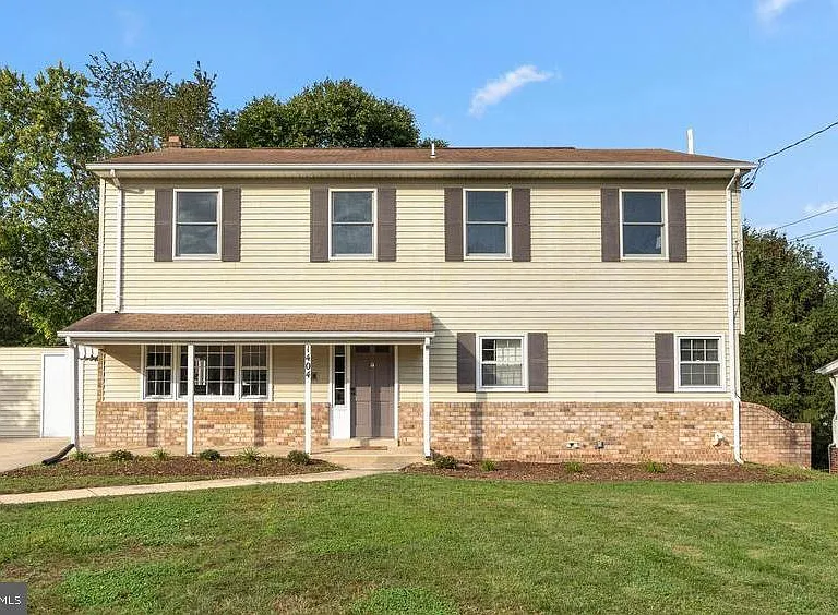 1404 Morningside Dr — Photo 1