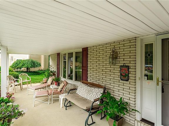 3rd image of 22868 Vine Ct
