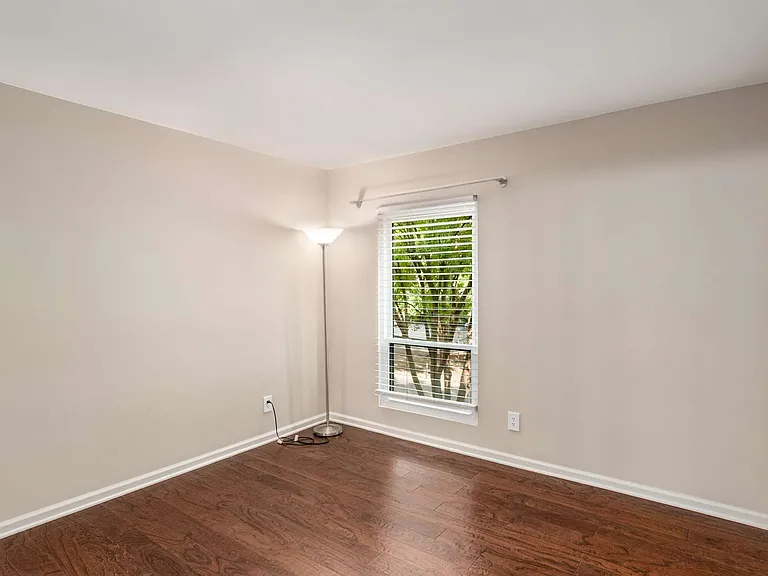 209 14th St NE #208 — Photo 17