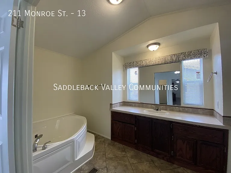211 Monroe St #13 — Photo 8