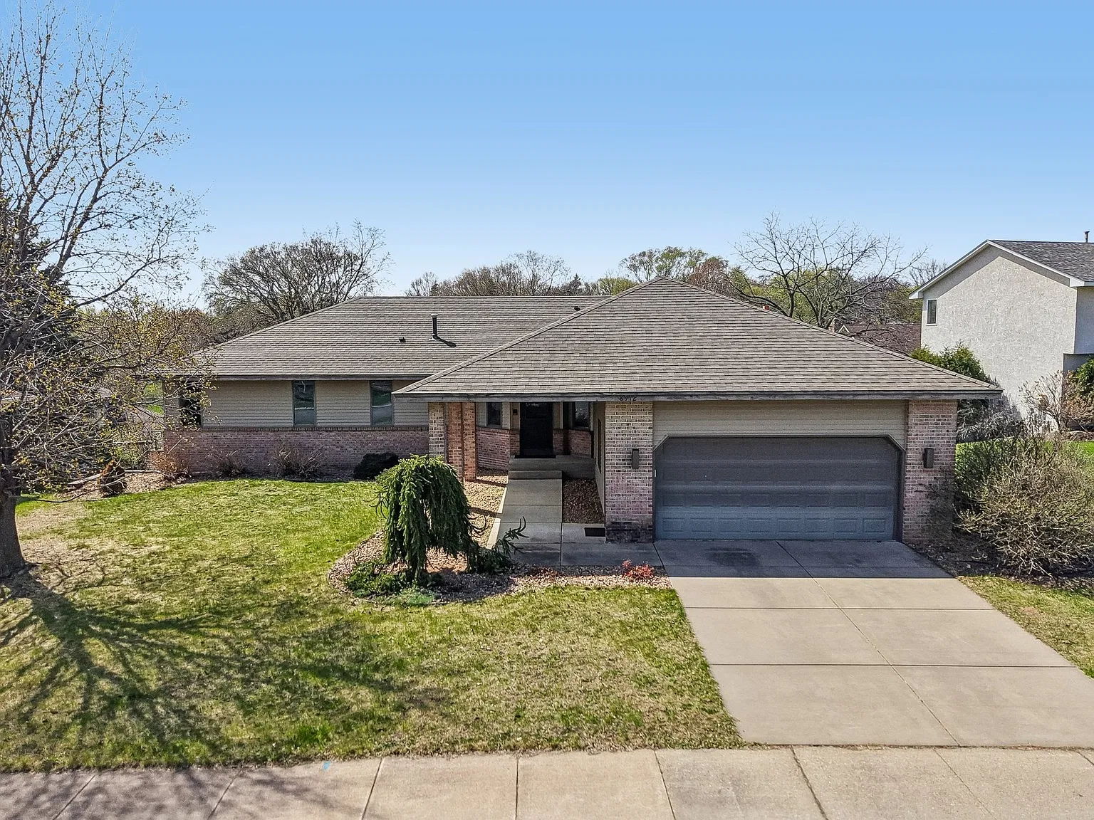 3 bed, 2116 sqft, $2,900 — Photo 1