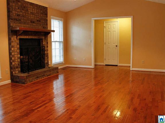 5th image of 1312 Louise Dr SE