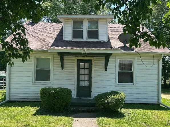 105 E Vine St, Brighton, IL 62012
