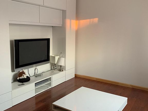 5th image of 2153 E 13th St APT 1F