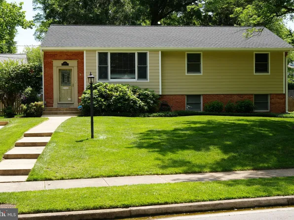 8419 Crowley Pl, Alexandria, VA 22308