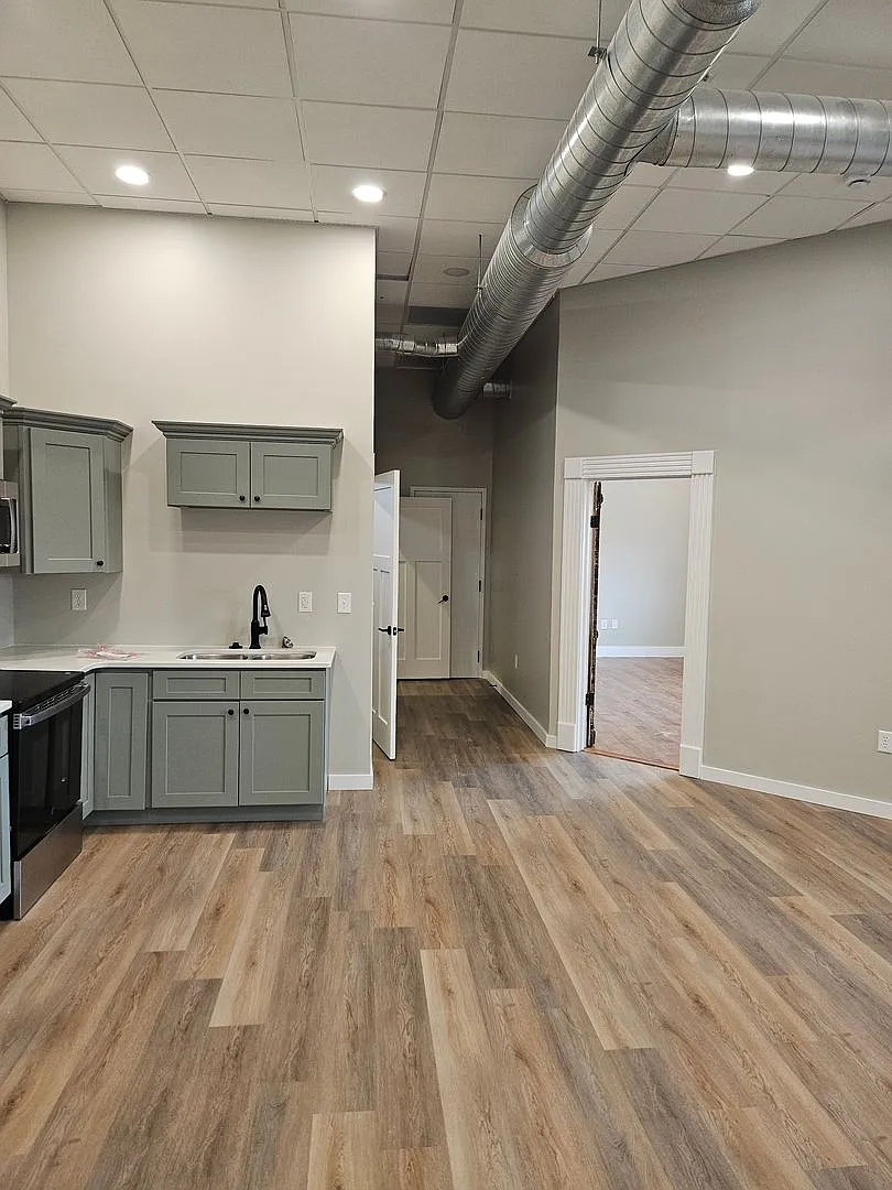 New large 1 bed apartment — Photo 2