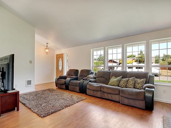 4th image of 11514 231st Avenue Ct E