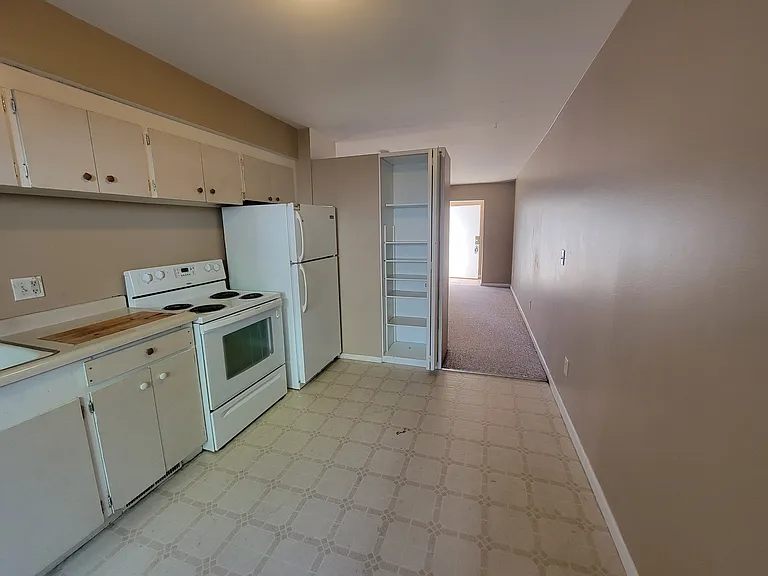 1752 S 440 W — Photo 25