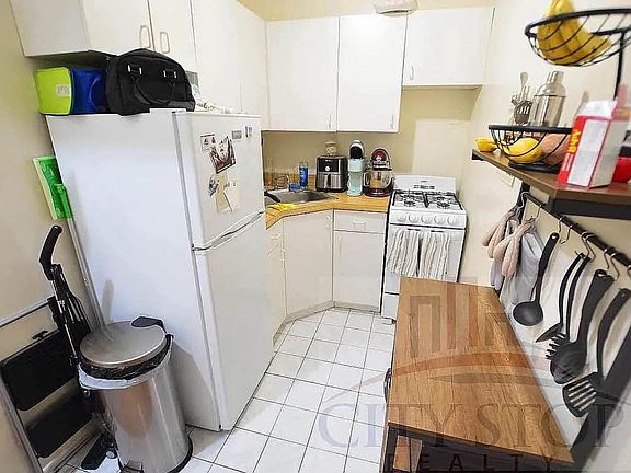 3rd image of 203 W 85th St #2S