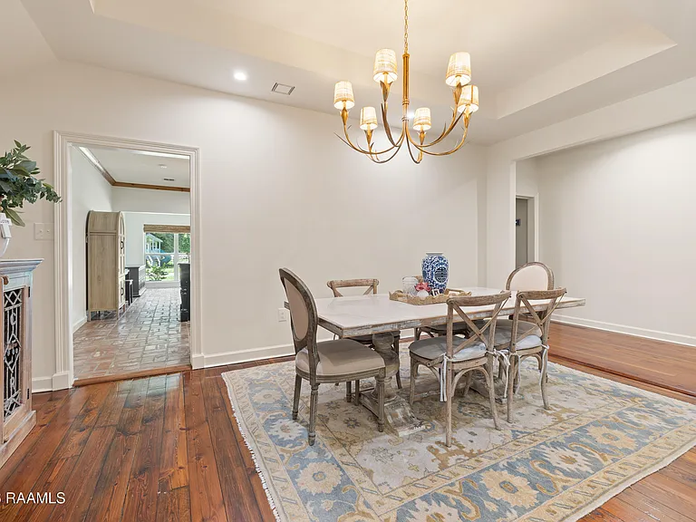 2407 E Broussard Rd — Photo 9