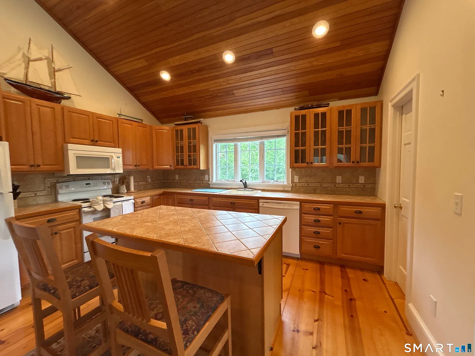 2 bed, 2.5 bath, 1290 sqft, $3,500 — Photo 3