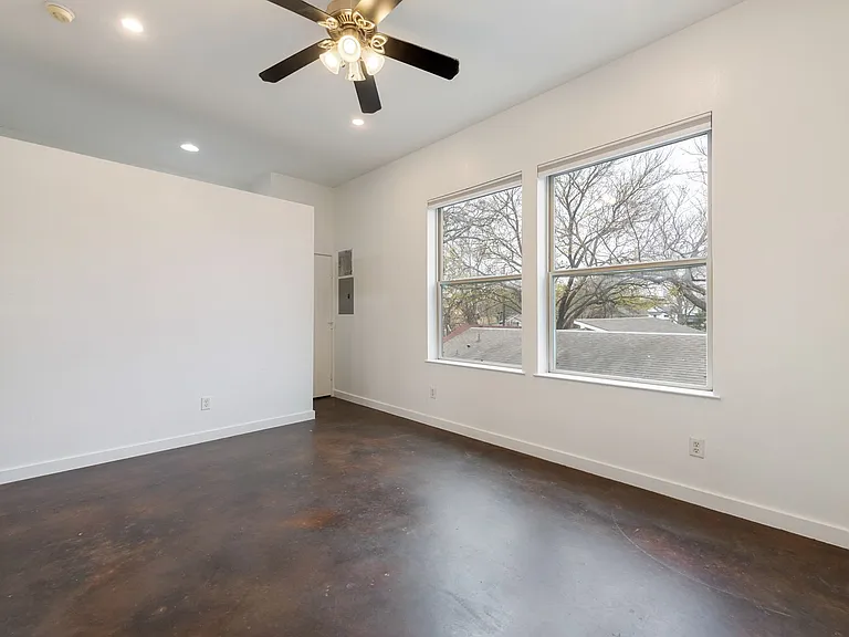 2601 East 7th Street — Photo 20