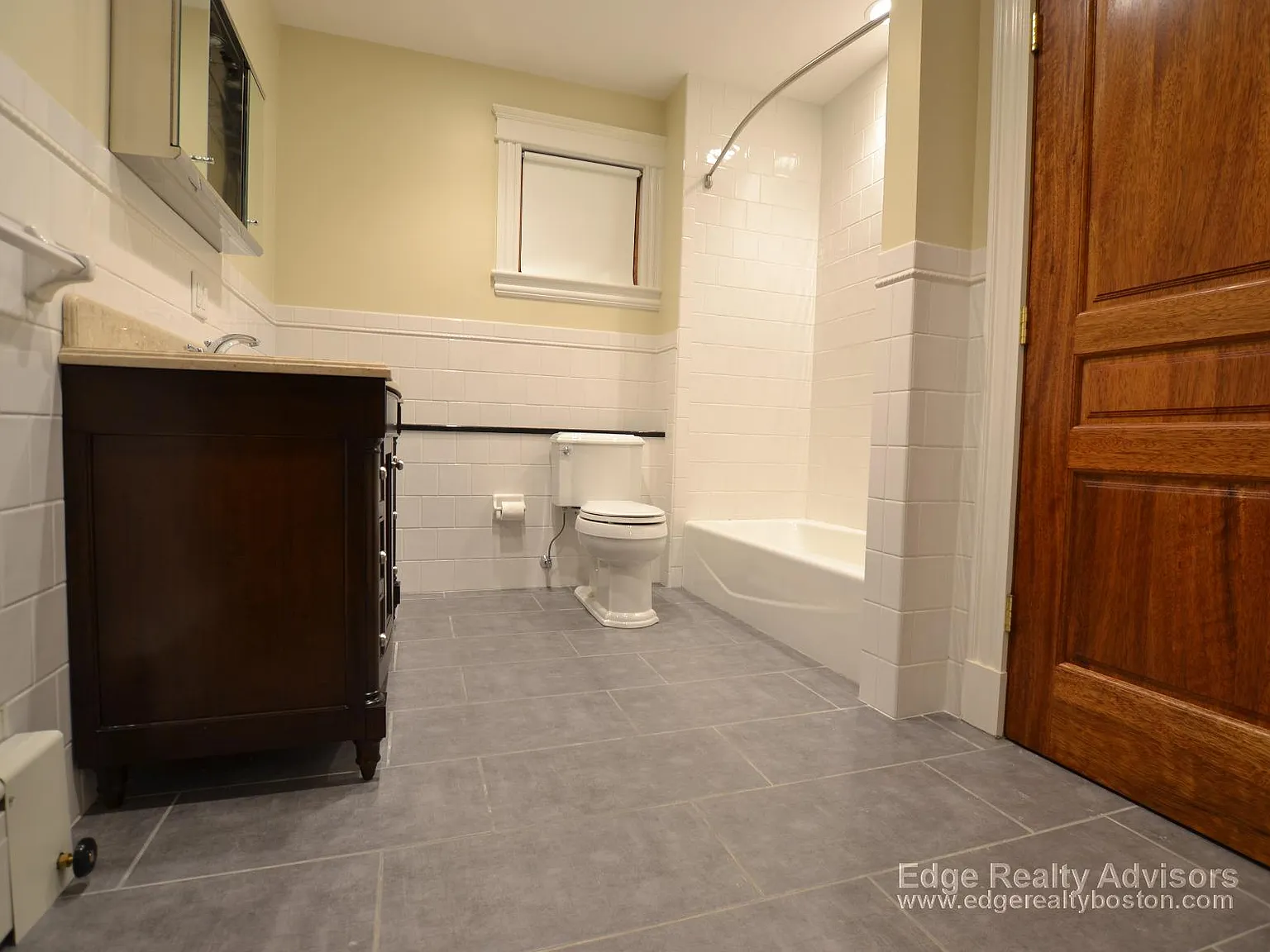 5 bed, 3.5 bath, 2129 sqft, $6,100 — Photo 2