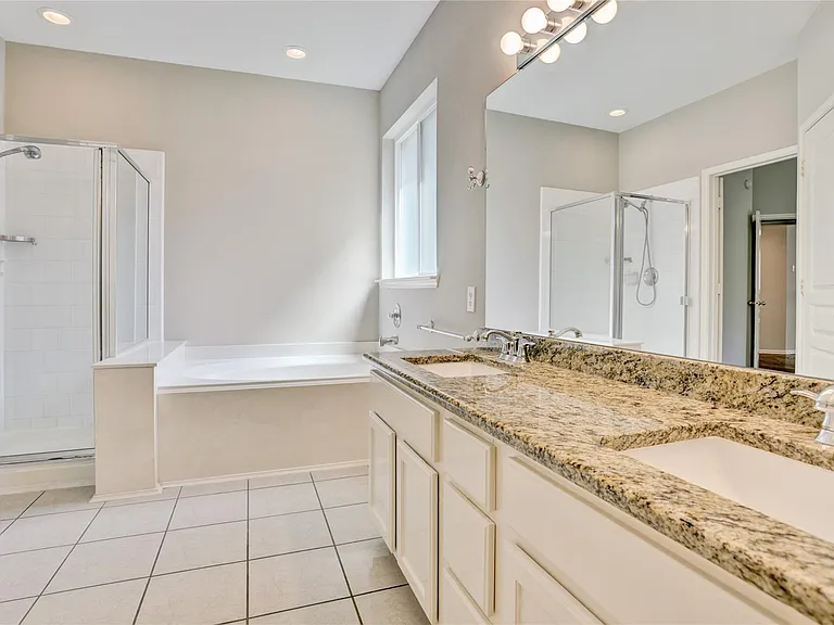 35 Tranquil Glade Pl — Photo 18