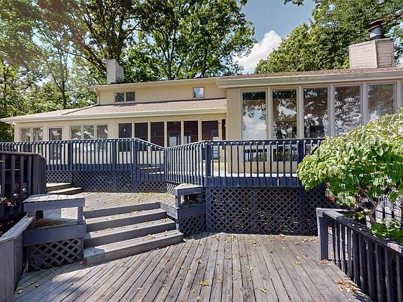3rd image of 305 Keck Ln