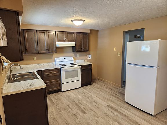 A view of the newly remodeled Kitchen space with new appliances.