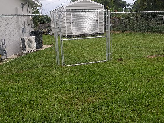 4th image of 595 SE Airoso Blvd