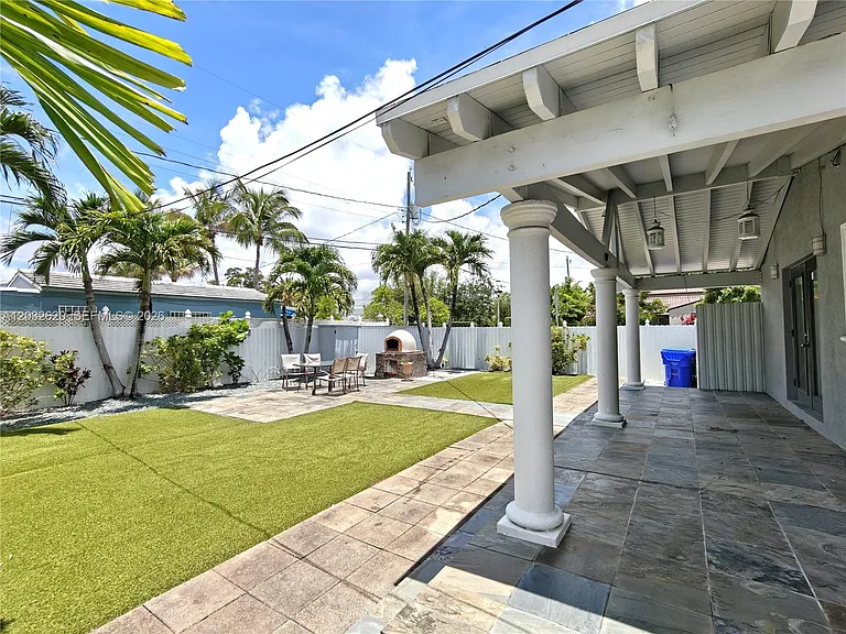 470 SW 25th Rd — Photo 3
