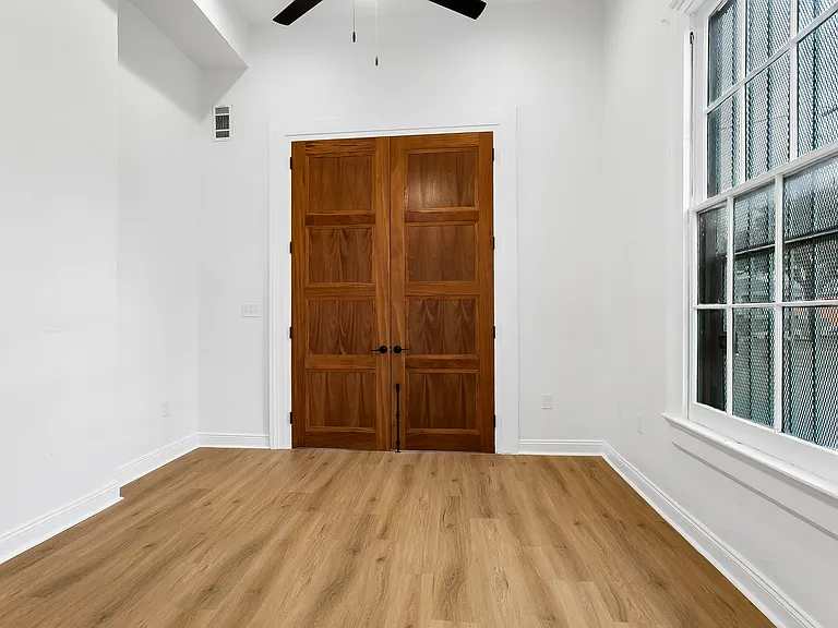 1200 Simon Bolivar Ave — Photo 9