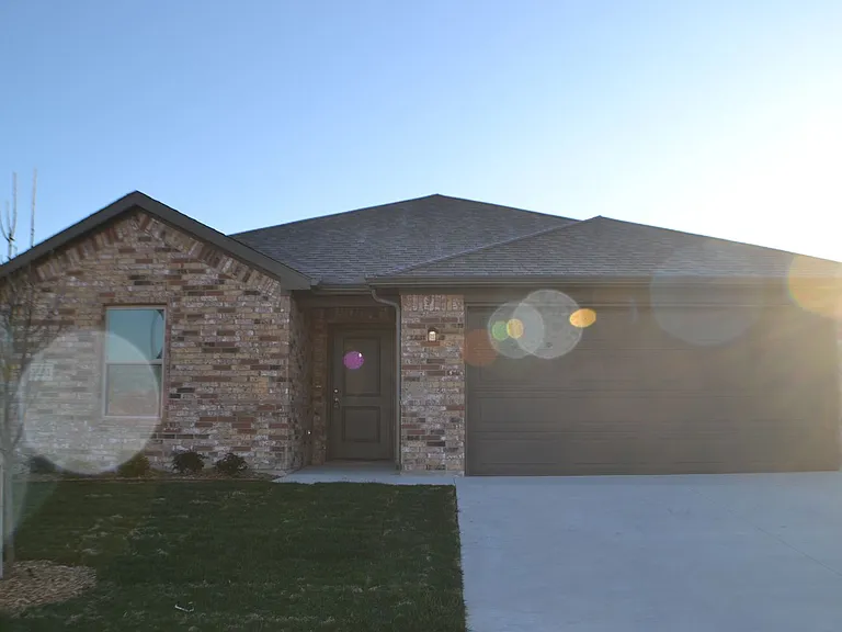 1101 Southridge Ln — Photo 1