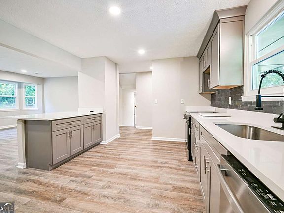 3rd image of 3053 Brook Ln