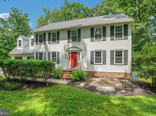 7504 Lake Shore Dr, Owings, MD 20736