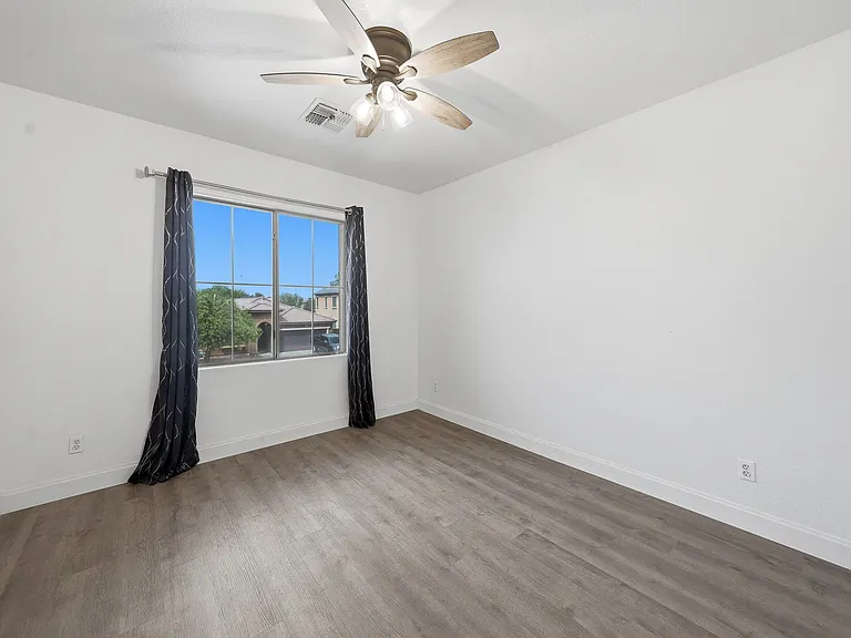 12175 W Chase Ln — Photo 36