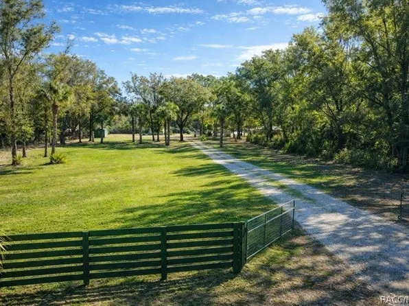 9235 N Kenwood Ter, Crystal River, FL 34428