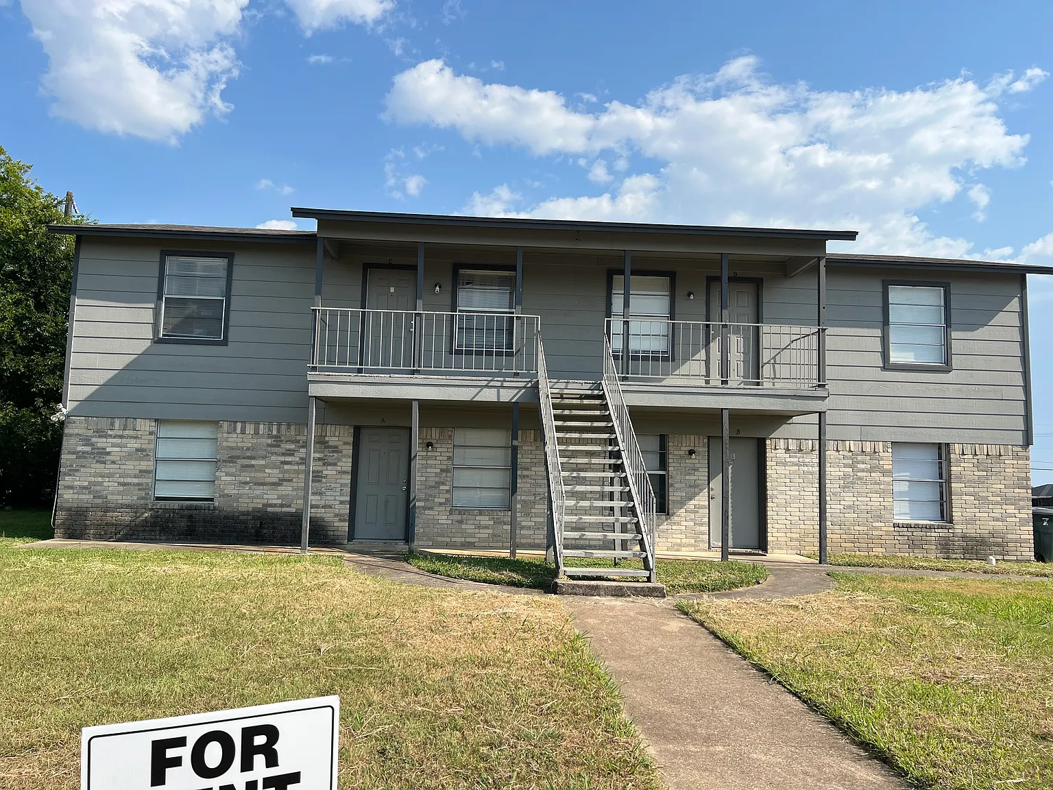 2 bed, 3360 sqft, $900 — Photo 1