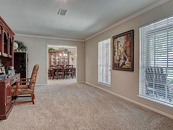 4th image of 110 Stoney Creek Dr